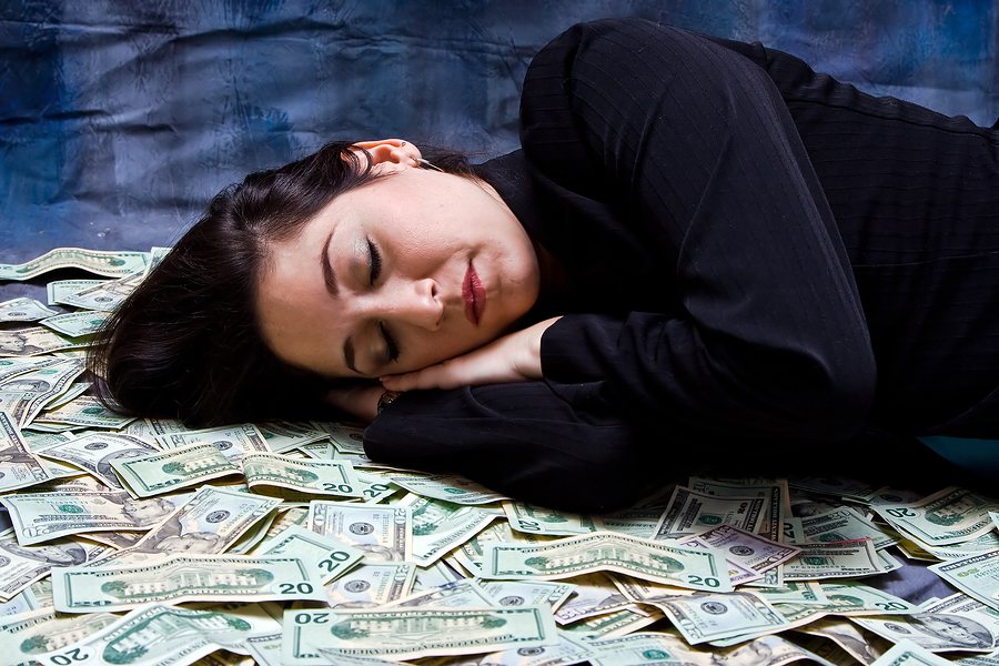 Что означает видеть во сне деньги: толкование сна по сонникам