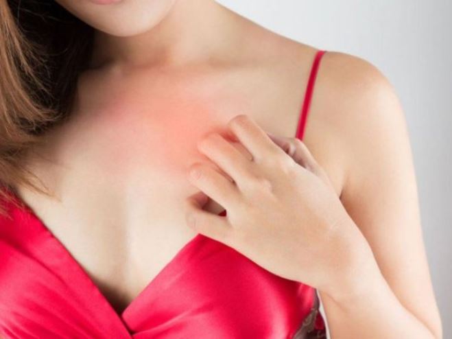 Почему чешется левая грудь: Толкование предзнаменований для мужчин и женщин