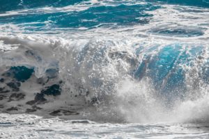 К чему снится море с волнами: толкование по соннику