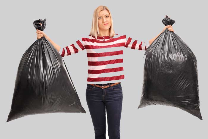 Можно ли выносить мусор ночью и что делать, если его нужно срочно выбросить?